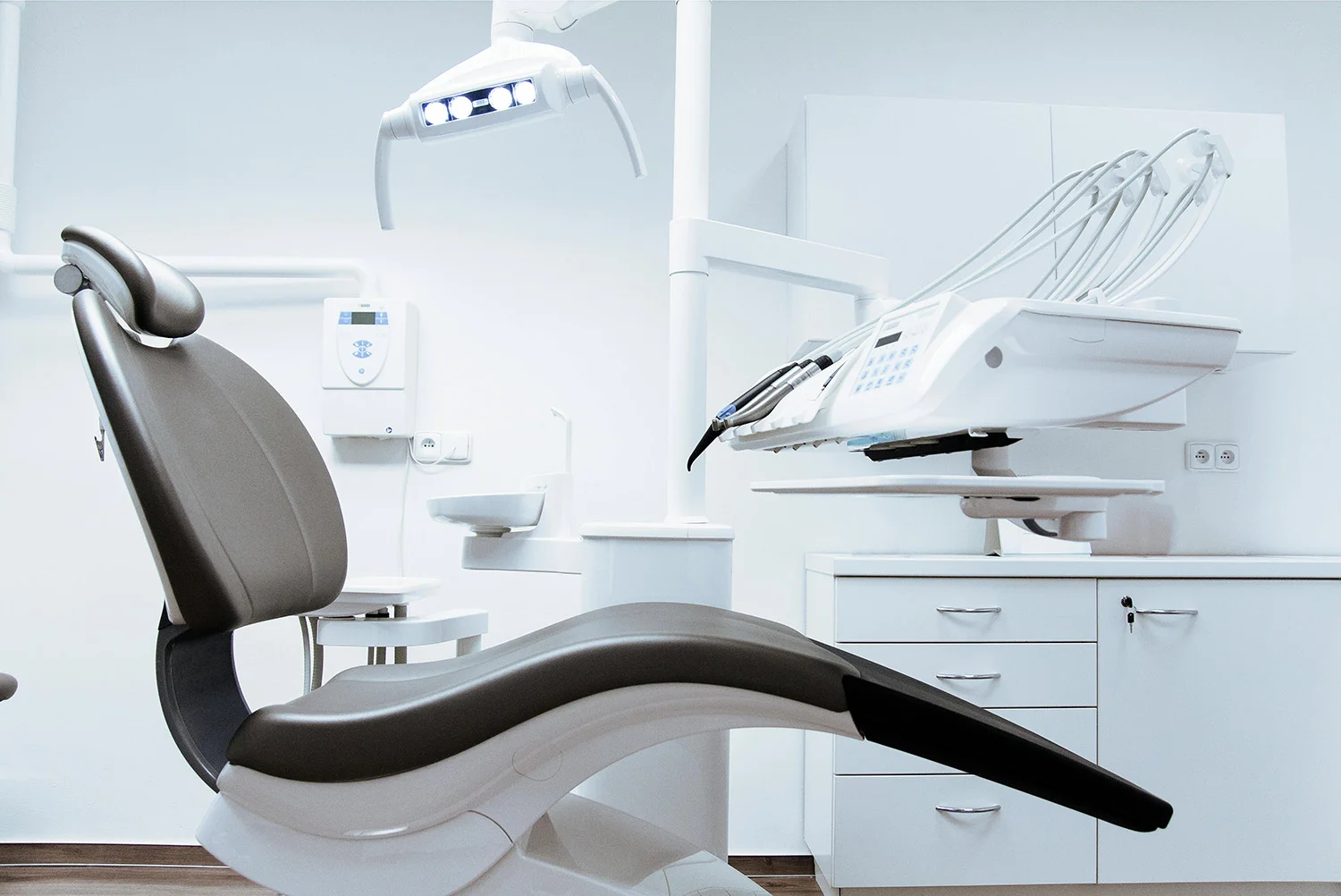 Buying Your Practice Premises: Ownership vs Leasing for Dentists
